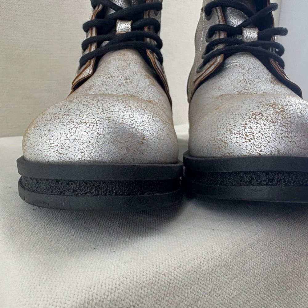 Fly London Kara Silver Metallic Lace-Up Buckle Boot size 38 NIB - Picture 4 of 10